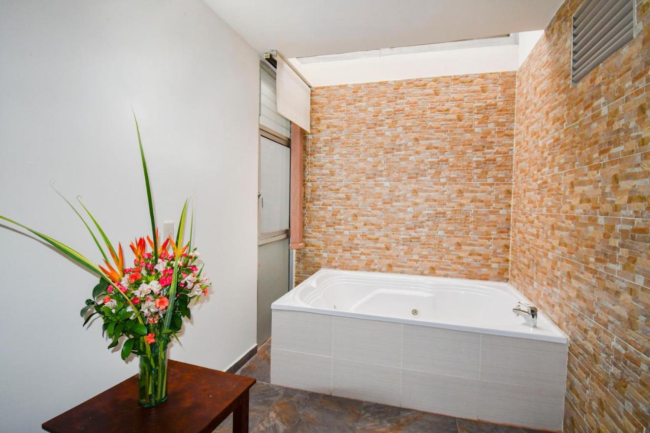 Hotel Monarca Armenia 외부 사진